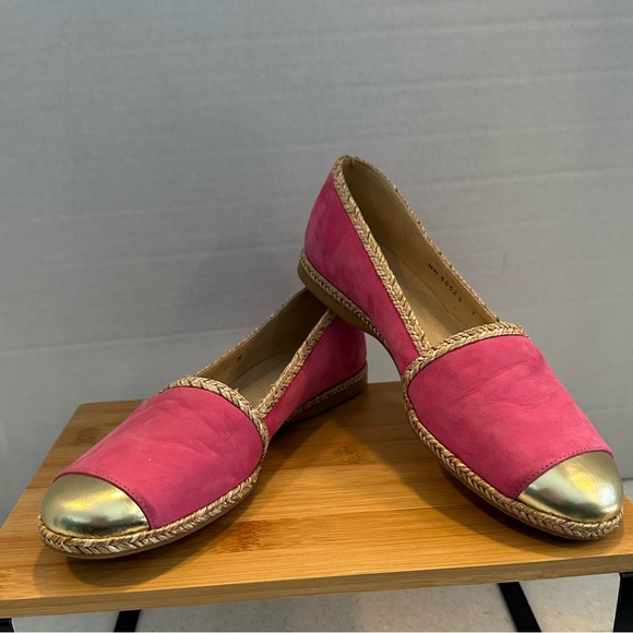 Stuart Weitzman Pink, Tan & Cream Soft Suede Flats Loafers. Gold Toe. Sz. 7M. - Picture 1 of 16